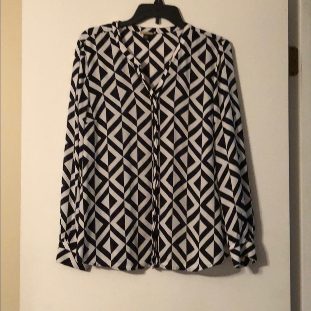 Dana Buchman blouse with black and white.
